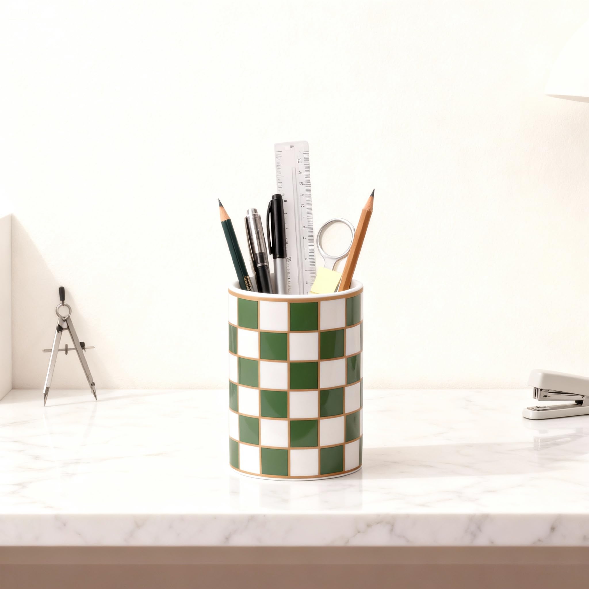 XYQXYQ Ceramic Checkered Pen Holder For Desk,Cute Stand Black And White Pencil Cup,Durable Ceramic Pencil Cup, Decorative Makeup Brush Holder Cup, Stationery Holder for Office, School, Home (Green)